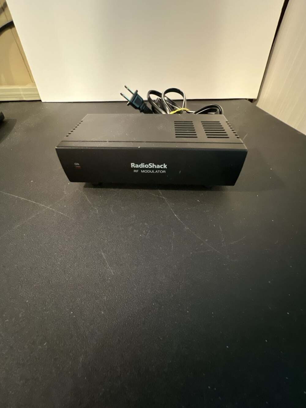Radioshack Rf Modulator Cat. No. 15-1244 Model 10A01